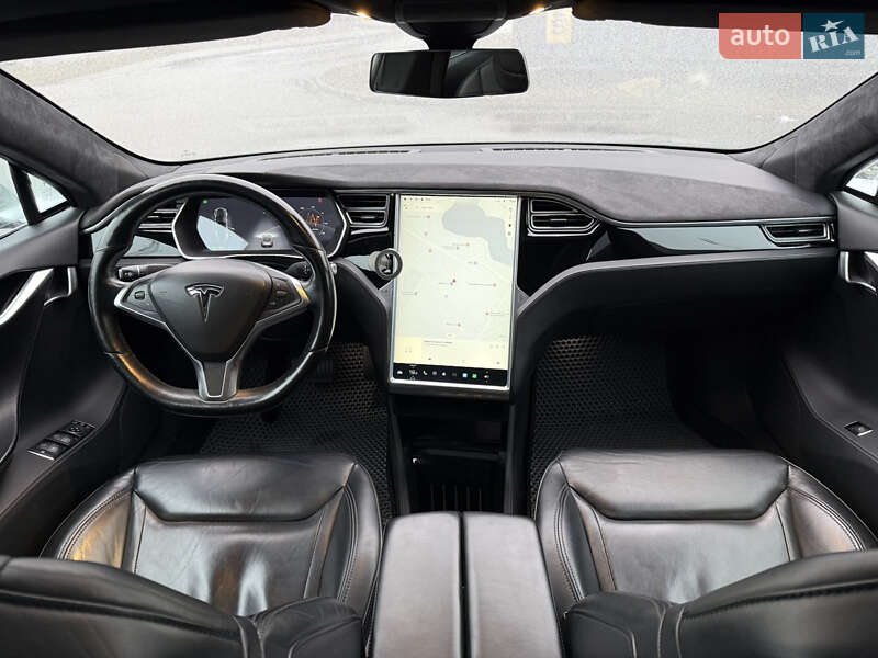 Лифтбек Tesla Model S 2015 в Ровно