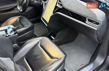 Лифтбек Tesla Model S 2015 в Ровно