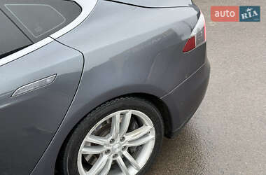 Лифтбек Tesla Model S 2015 в Ровно