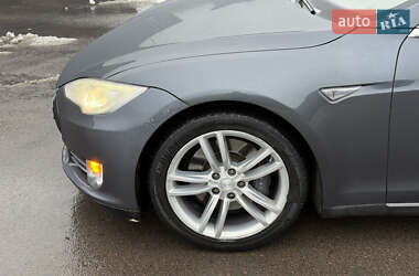 Лифтбек Tesla Model S 2015 в Ровно