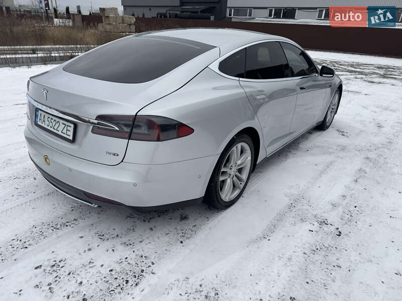 Лифтбек Tesla Model S 2015 в Киеве фото 3 Лифтбек Tesla Model S 2015 в Киеве