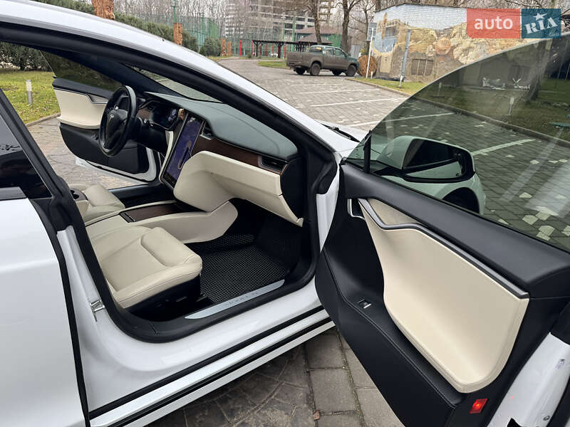 Лифтбек Tesla Model S 2020 в Днепре
