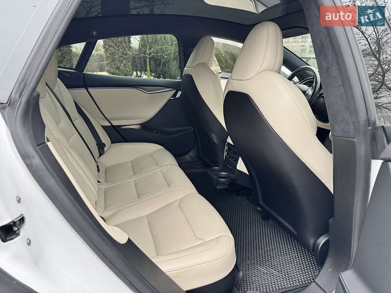 Лифтбек Tesla Model S 2020 в Днепре