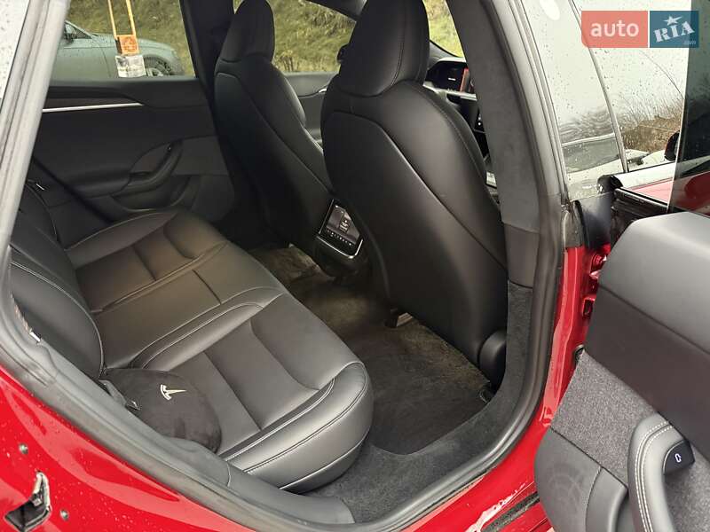 Лифтбек Tesla Model S 2021 в Львове