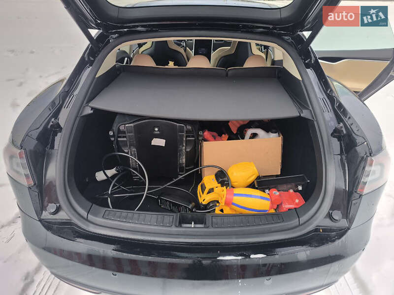 Ліфтбек Tesla Model S 2014 в Харкові
