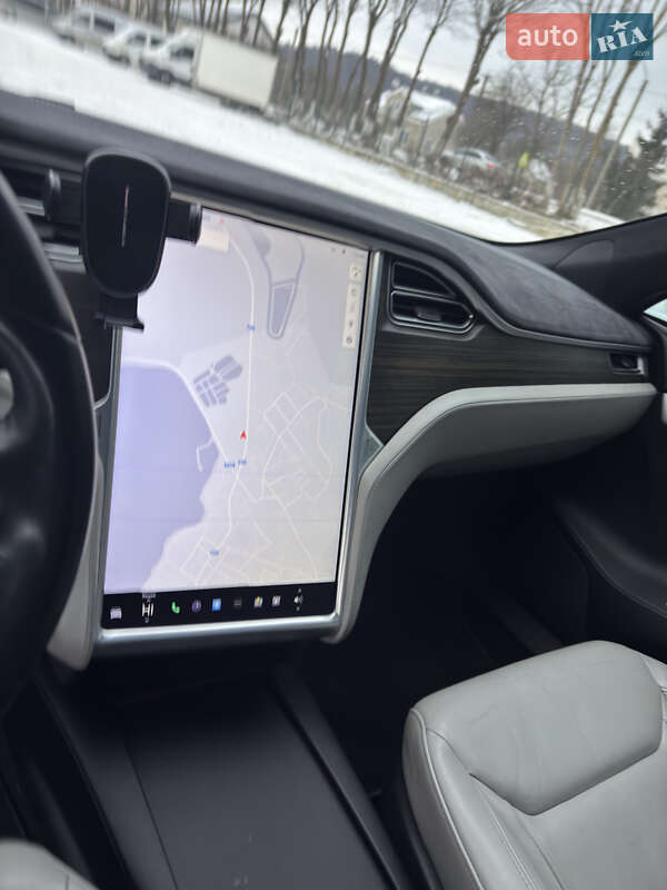 Лифтбек Tesla Model S 2016 в Львове