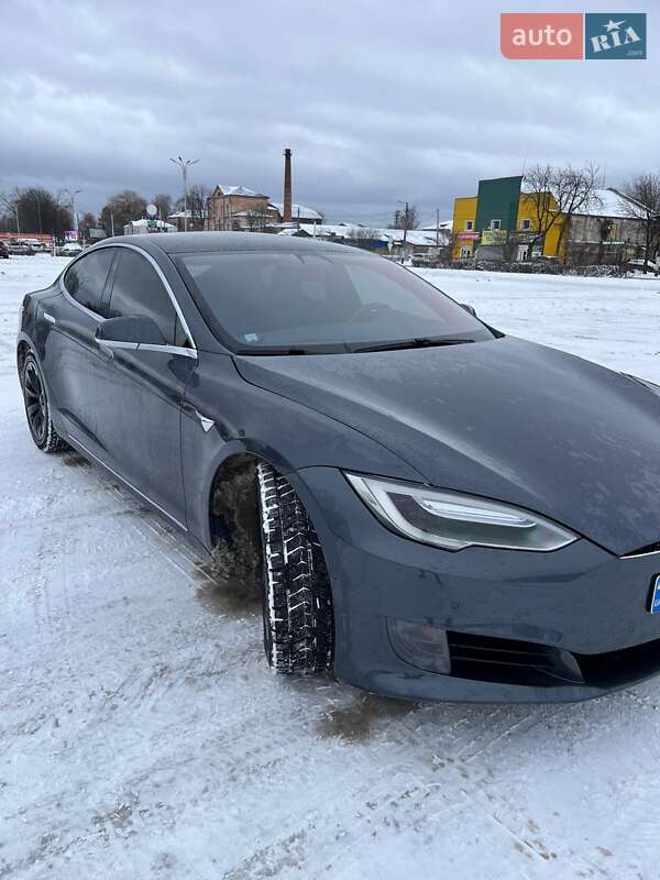Лифтбек Tesla Model S 2017 в Житомире
