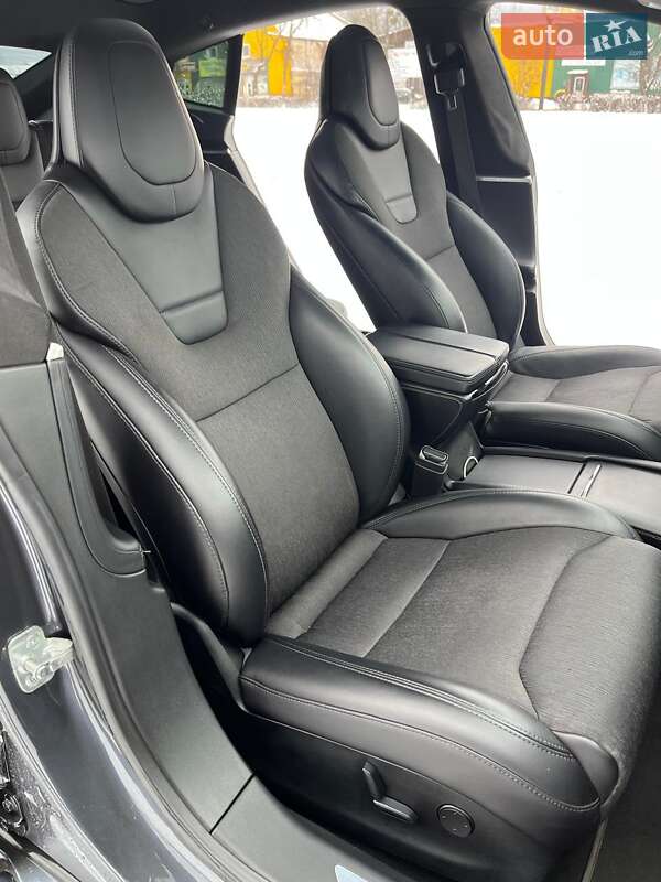 Лифтбек Tesla Model S 2017 в Житомире