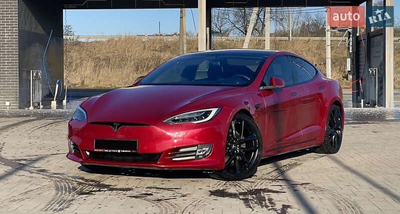 Ліфтбек Tesla Model S 2017 в Львові