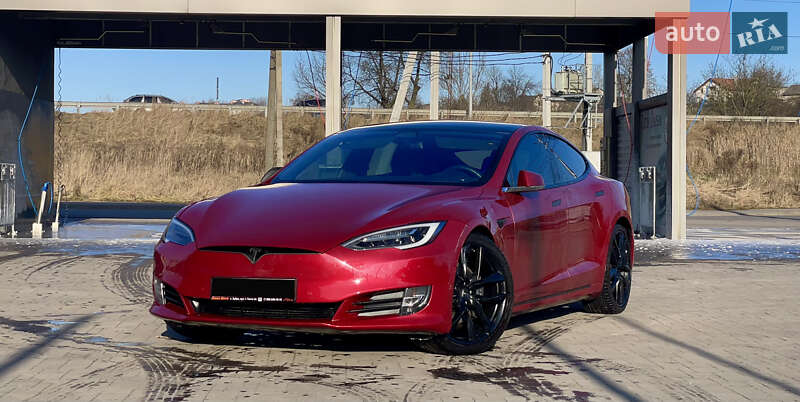 Ліфтбек Tesla Model S 2017 в Львові