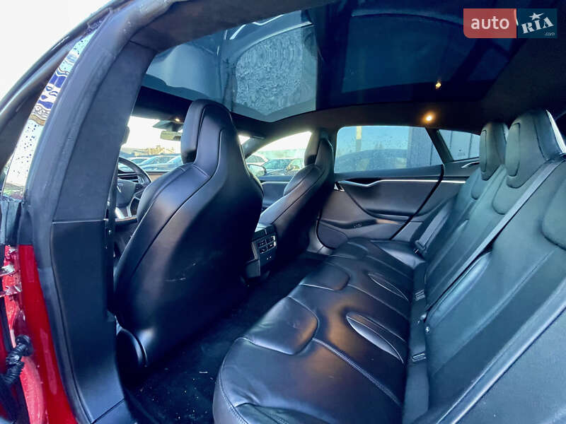 Ліфтбек Tesla Model S 2017 в Львові