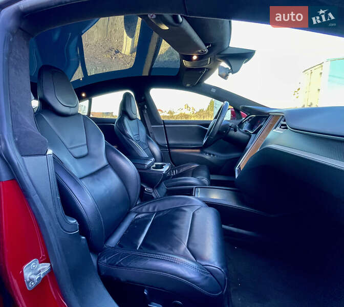 Ліфтбек Tesla Model S 2017 в Львові