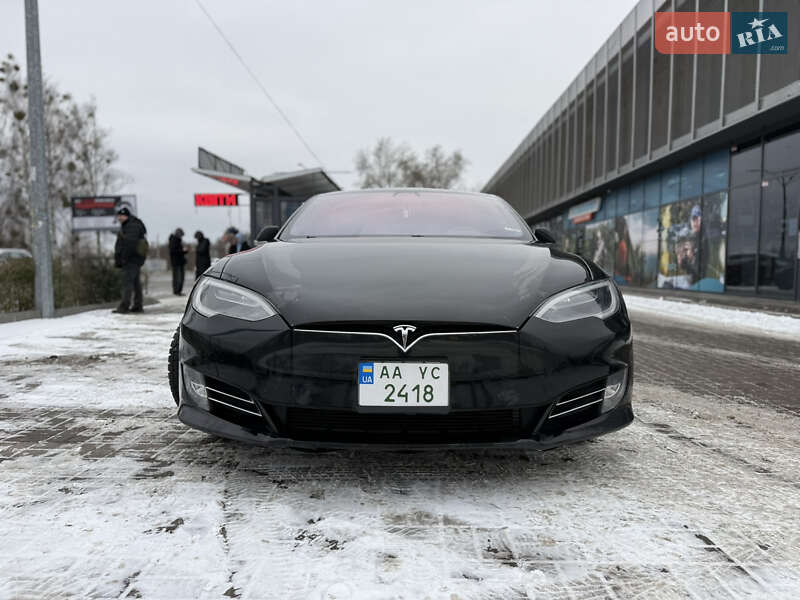 Лифтбек Tesla Model S 2017 в Киеве