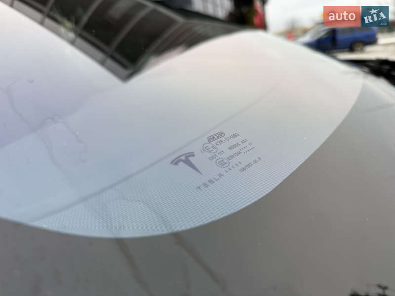 Лифтбек Tesla Model S 2017 в Киеве