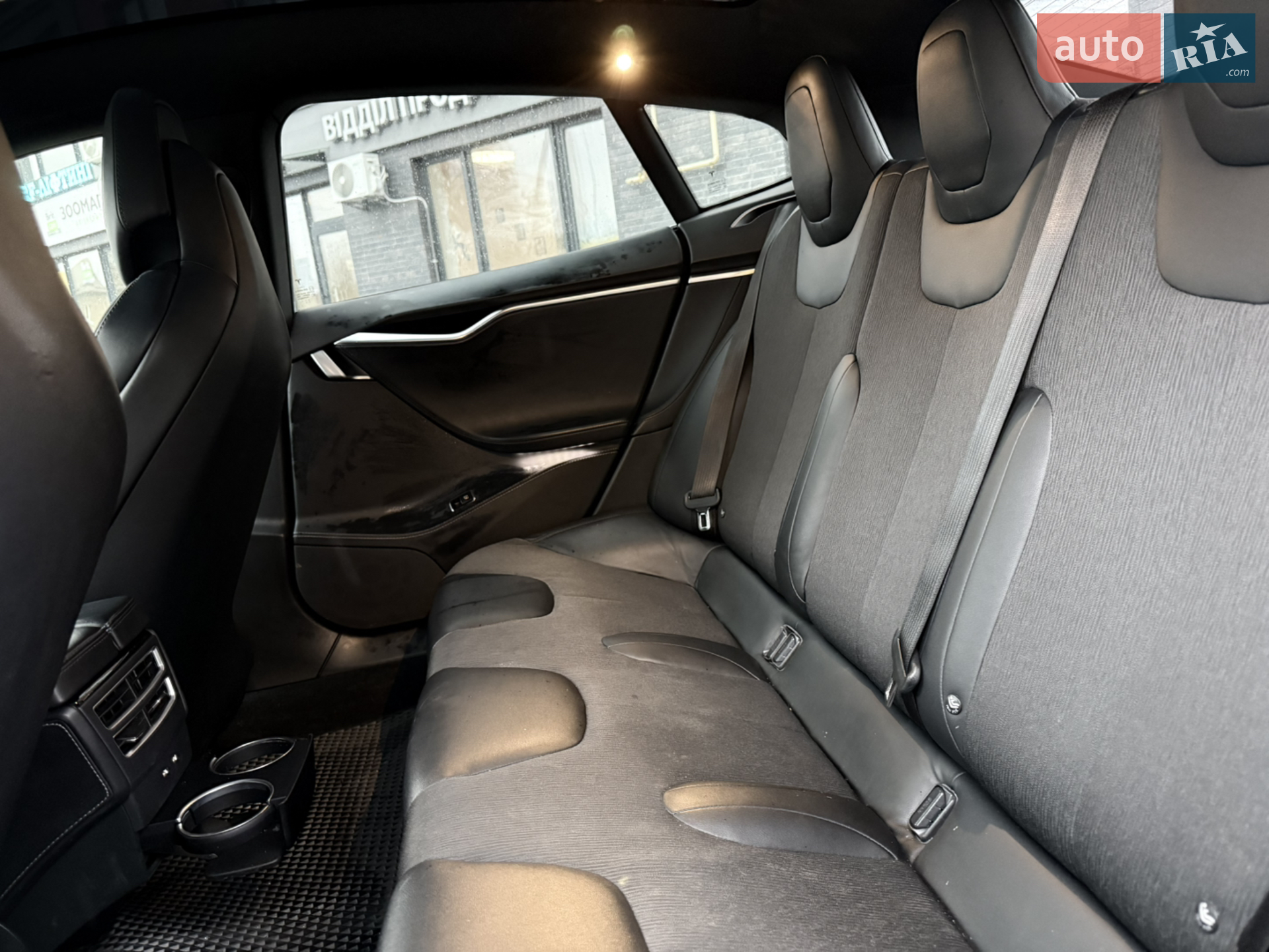 Tesla Model S 2017 VIN 5YJSA1E14HF209722 фото оголошення 61 з 99