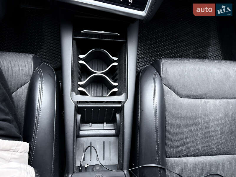 Лифтбек Tesla Model S 2017 в Киеве