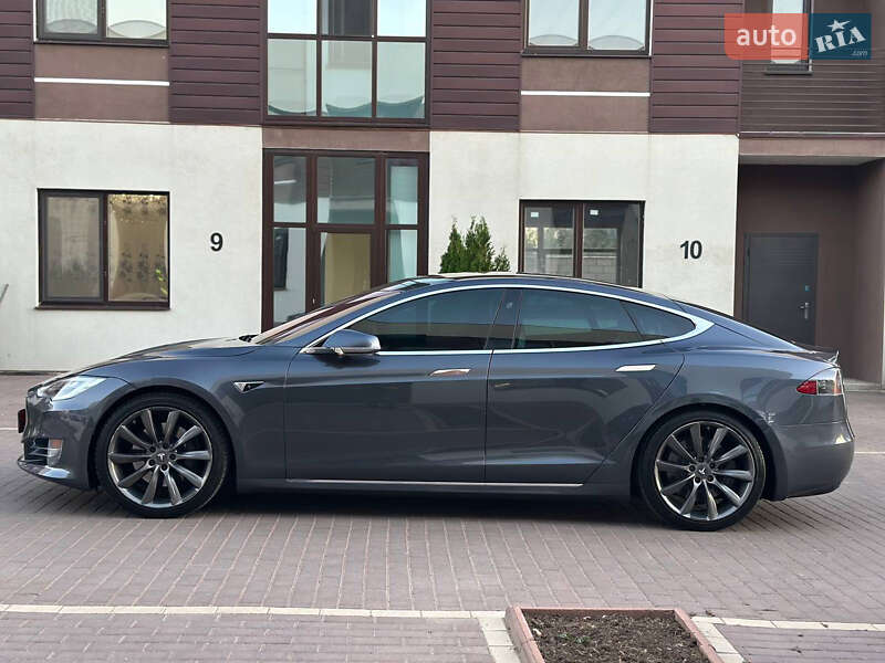 Лифтбек Tesla Model S 2020 в Одессе