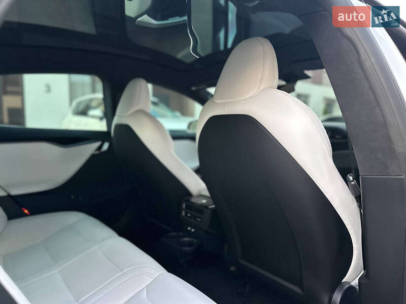 Лифтбек Tesla Model S 2020 в Одессе