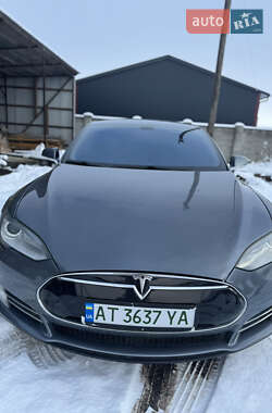 Лифтбек Tesla Model S 2013 в Долине