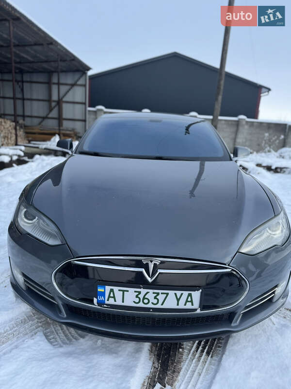Tesla Model S 2013