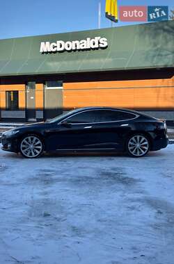 Ліфтбек Tesla Model S 2013 в Чернівцях