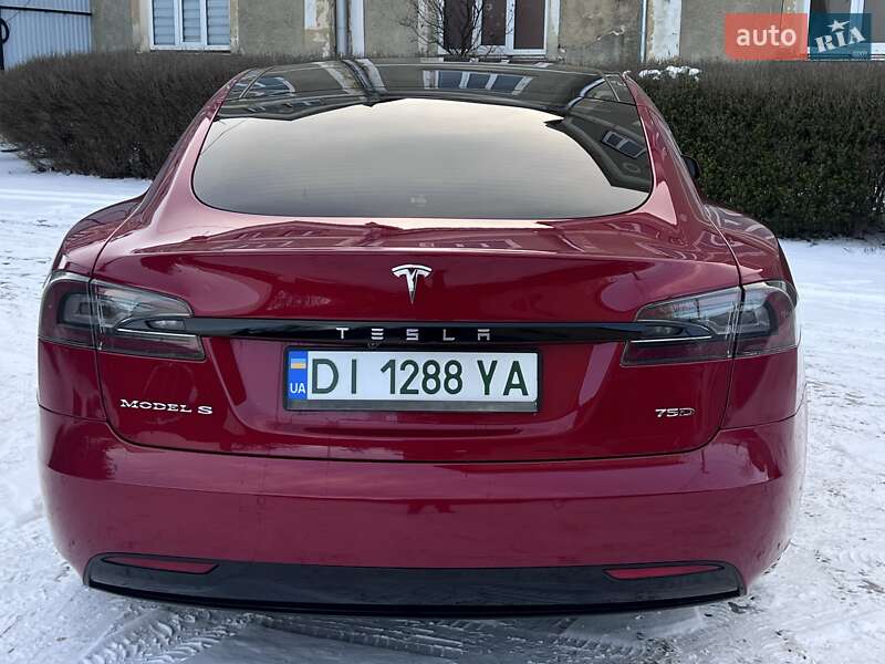 Лифтбек Tesla Model S 2017 в Черновцах