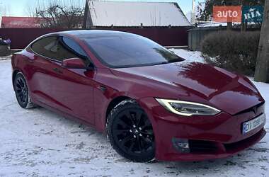 Лифтбек Tesla Model S 2017 в Черновцах