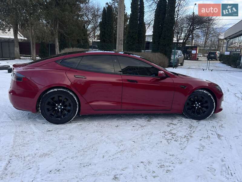 Лифтбек Tesla Model S 2017 в Черновцах