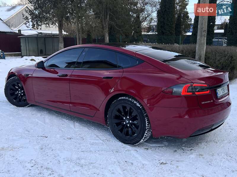 Лифтбек Tesla Model S 2017 в Черновцах