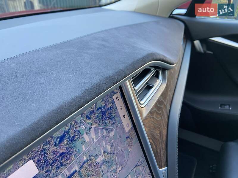 Лифтбек Tesla Model S 2017 в Черновцах