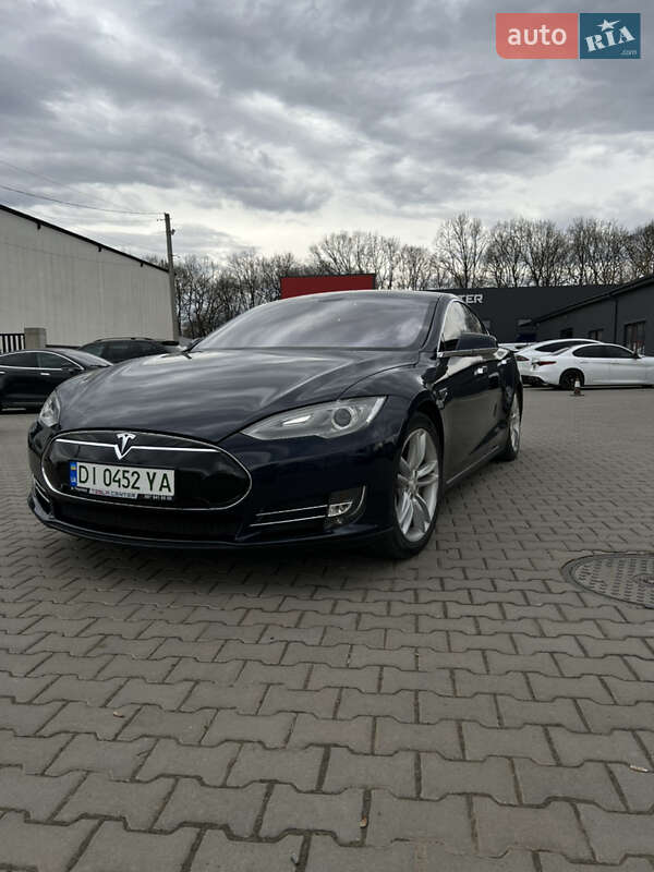 Лифтбек Tesla Model S 2013 в Черновцах