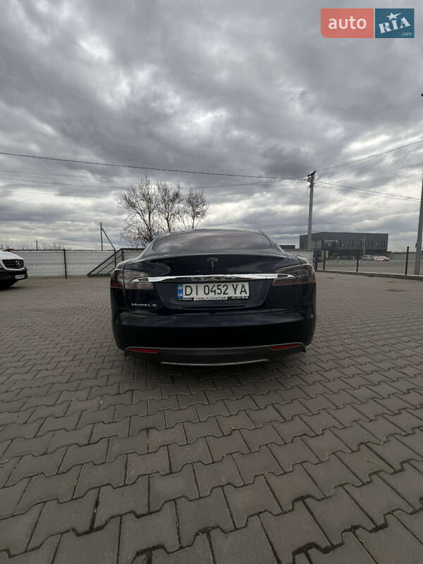 Лифтбек Tesla Model S 2013 в Черновцах