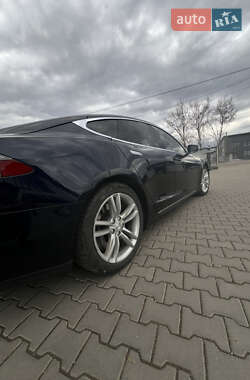 Лифтбек Tesla Model S 2013 в Черновцах