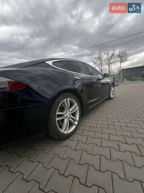Лифтбек Tesla Model S 2013 в Черновцах