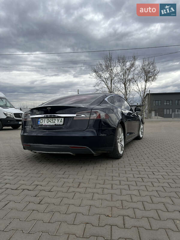 Лифтбек Tesla Model S 2013 в Черновцах