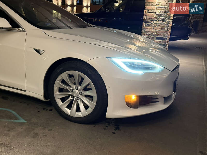 Ліфтбек Tesla Model S 2017 в Одесі фото 3 Ліфтбек Tesla Model S 2017 в Одесі