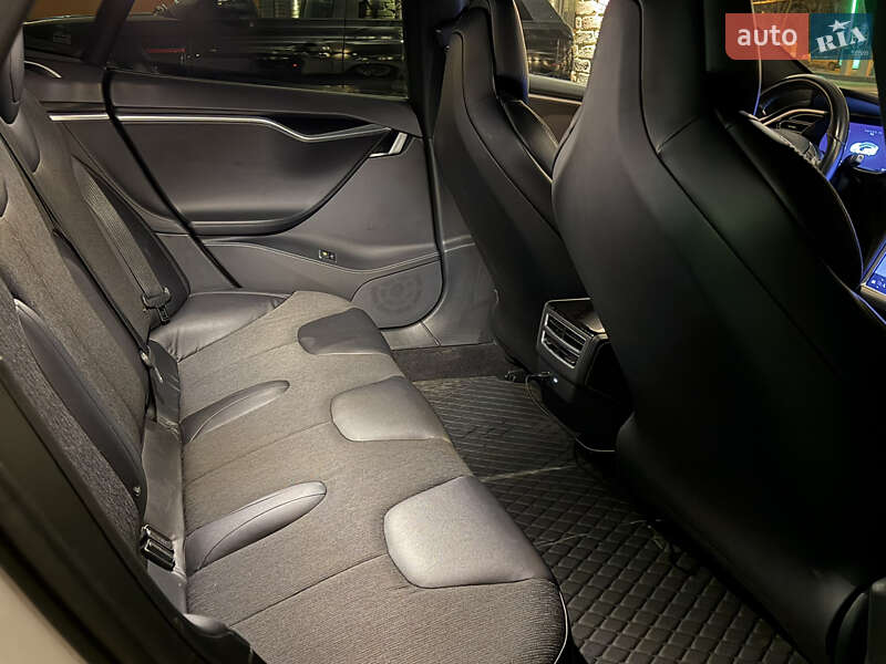 Ліфтбек Tesla Model S 2017 в Одесі фото 12 Ліфтбек Tesla Model S 2017 в Одесі
