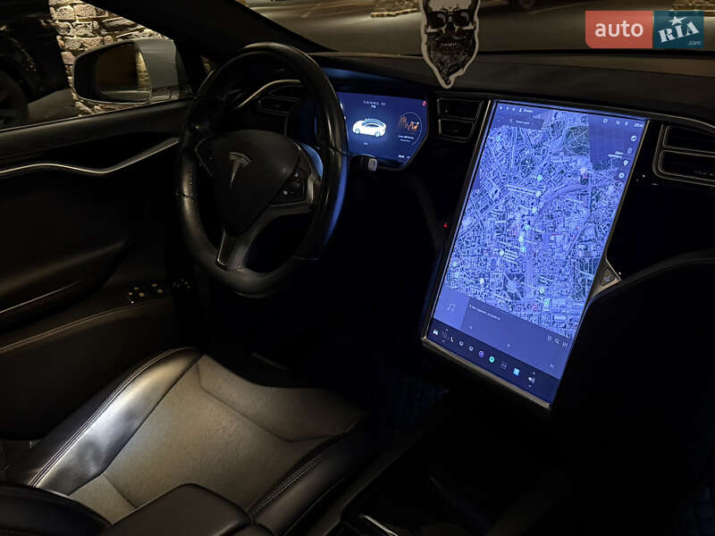 Ліфтбек Tesla Model S 2017 в Одесі фото 18 Ліфтбек Tesla Model S 2017 в Одесі
