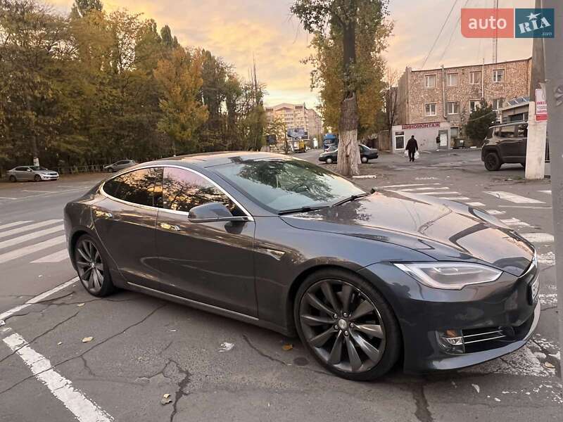 Лифтбек Tesla Model S 2016 в Одессе