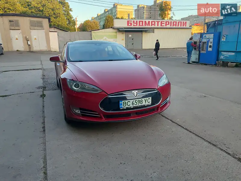 Tesla Model S 2014