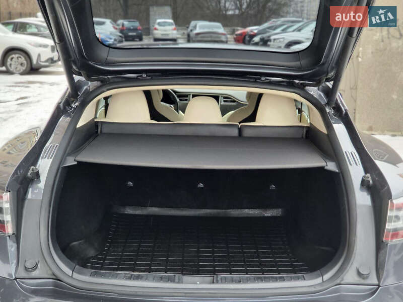 Ліфтбек Tesla Model S 2017 в Києві фото 17 Ліфтбек Tesla Model S 2017 в Києві