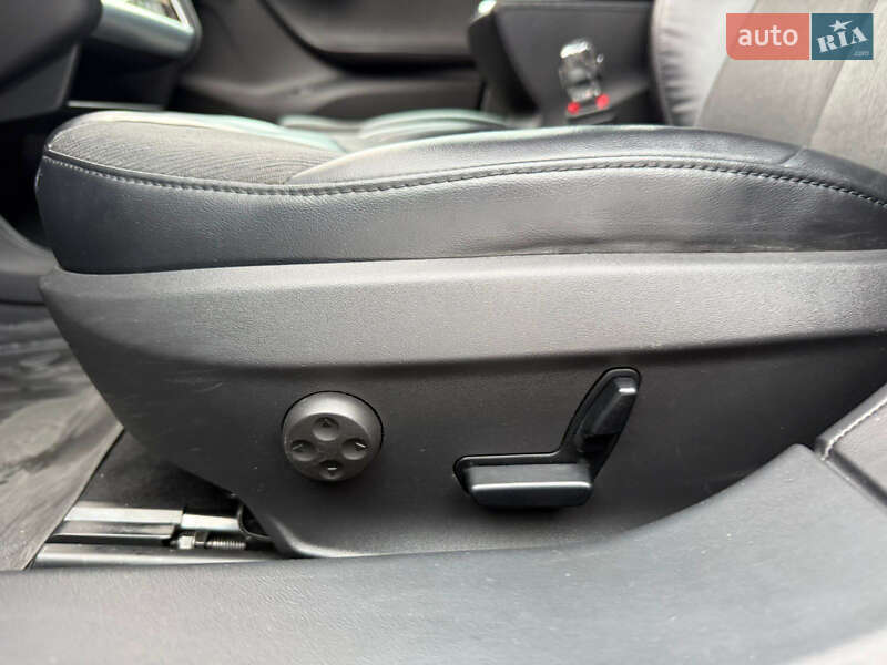 Лифтбек Tesla Model S 2013 в Луцке