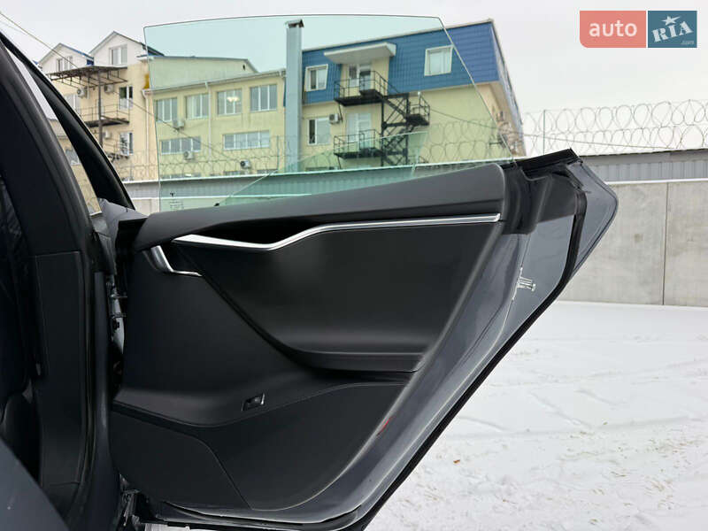 Лифтбек Tesla Model S 2013 в Луцке