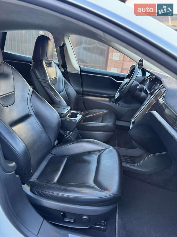 Лифтбек Tesla Model S 2015 в Ровно