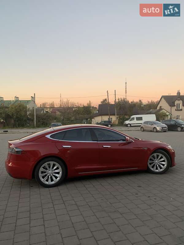 Лифтбек Tesla Model S 2016 в Львове