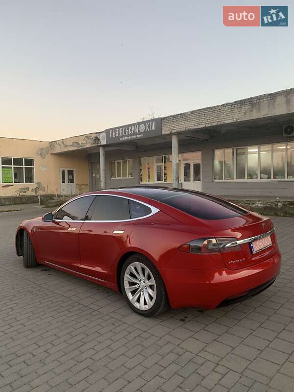 Лифтбек Tesla Model S 2016 в Львове