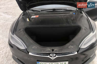 Лифтбек Tesla Model S 2017 в Виннице
