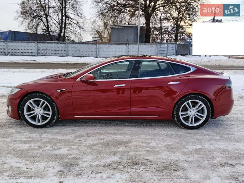 Лифтбек Tesla Model S 2017 в Киеве