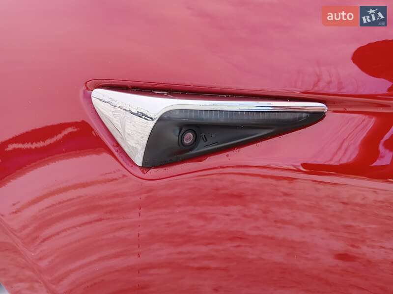 Лифтбек Tesla Model S 2017 в Киеве