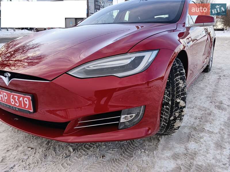 Лифтбек Tesla Model S 2017 в Киеве